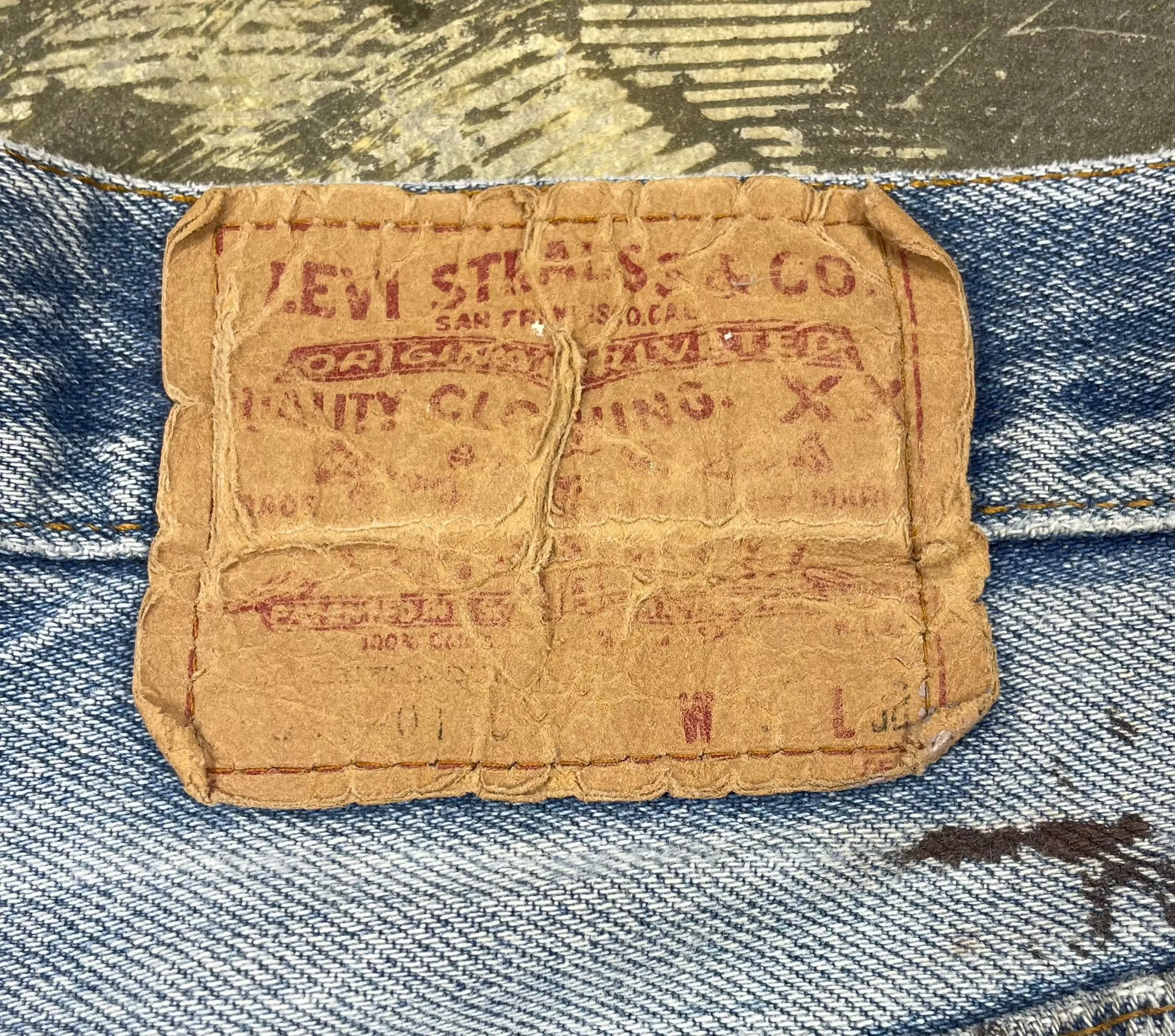 Vintage USA Made Levi 501 Premium Wash & Paint  Denim Jeans (JYJ-0189)